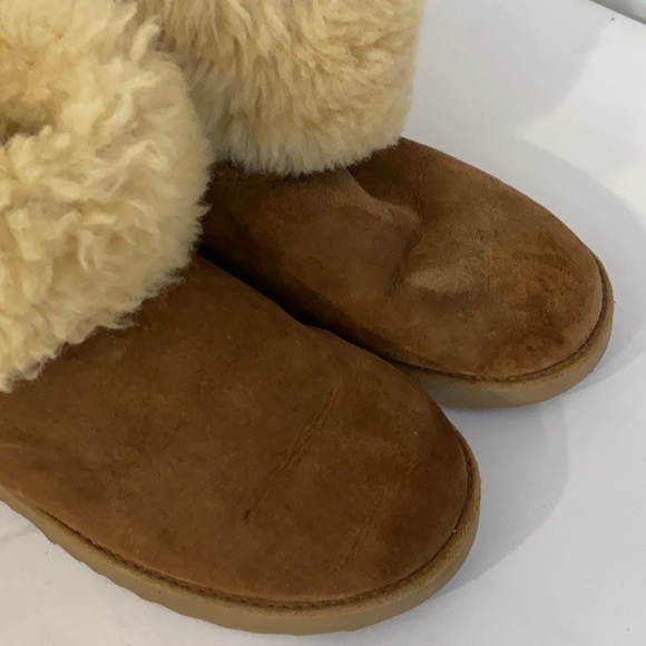 Ugg boots - Classic Cuff Short Boots - Sold - Picture 11 of 14